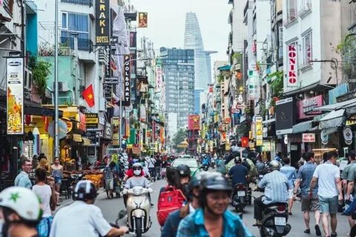 Trong một đoạn video diễn hài gần đây, Bi Béo- con trai của NSND, Cục trưởng