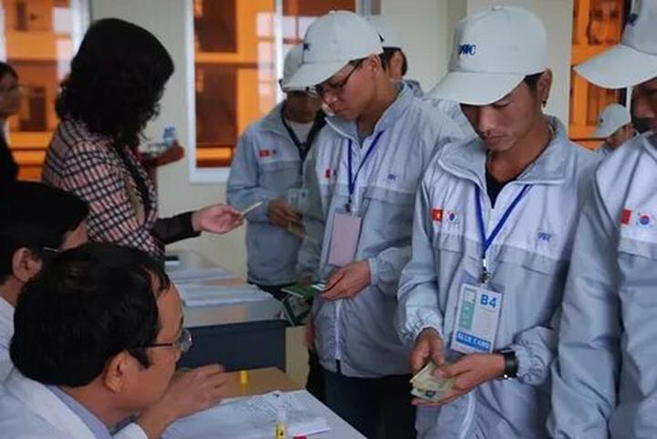 Tỏa Sáng Trên Mạng Xã Hội: Chuyên Gia Trang Điểm & Hotspot Matrix