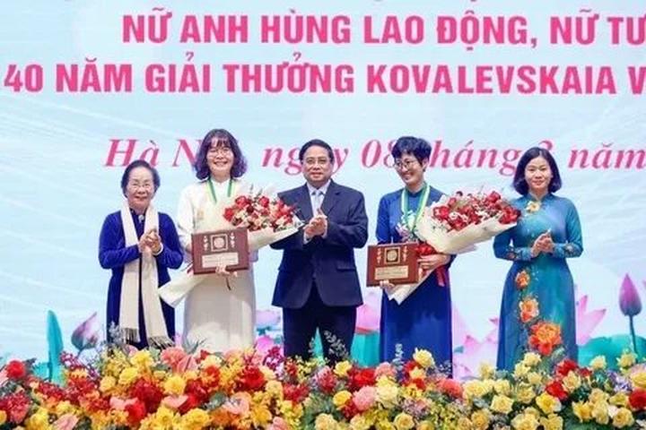 Tỏa Sáng Trên Mạng Xã Hội: Chuyên Gia Trang Điểm & Hotspot Matrix